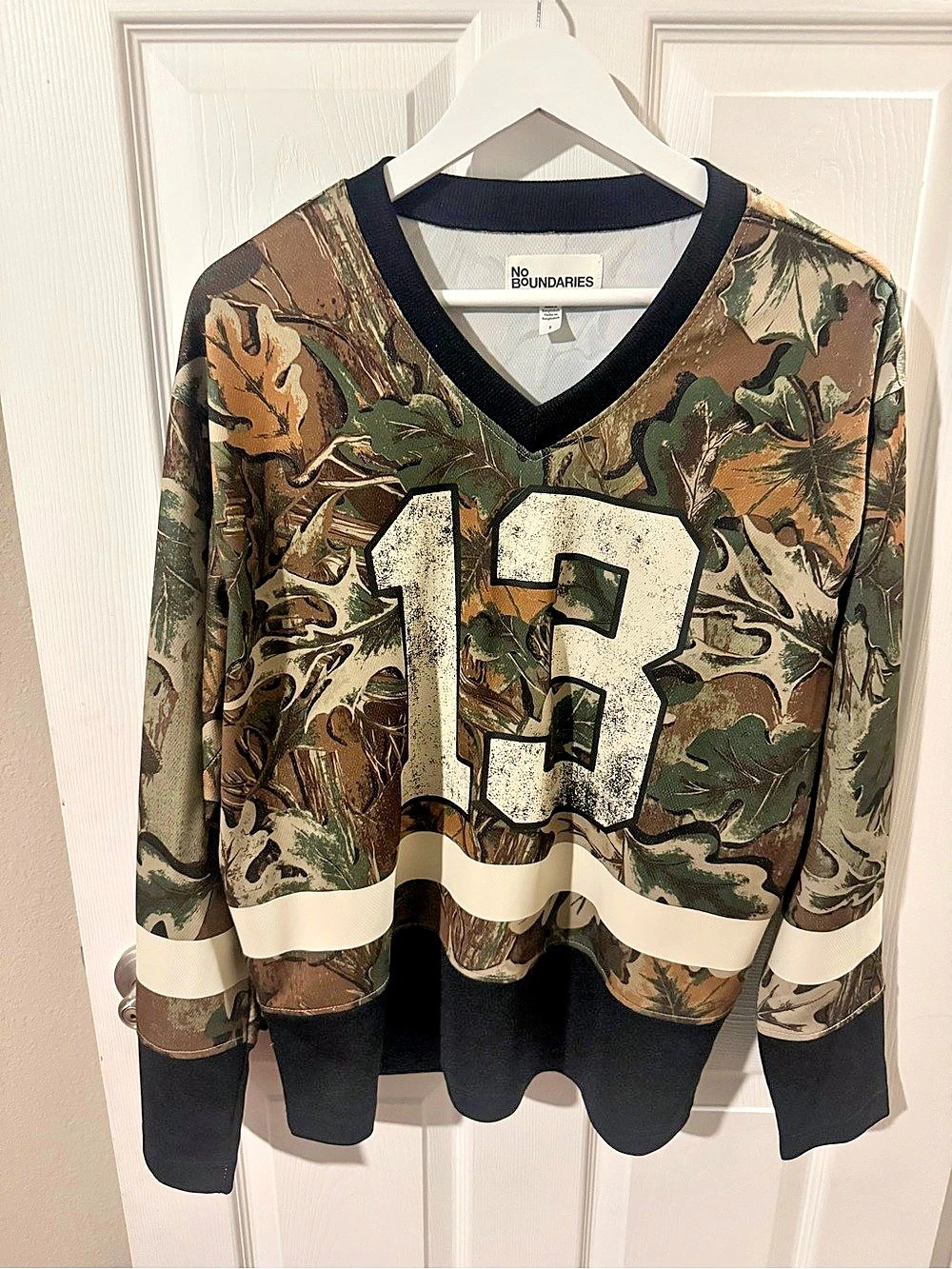 No Boundaries Hockey Camo V-Neck Graphic Long Sleeve! Size: Small!